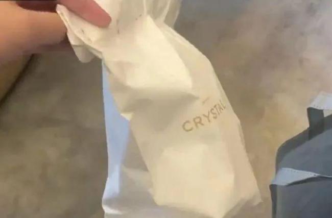 酒店出现疑似艾滋阳性检测盒 情侣紧急就医 事件引发广泛关注