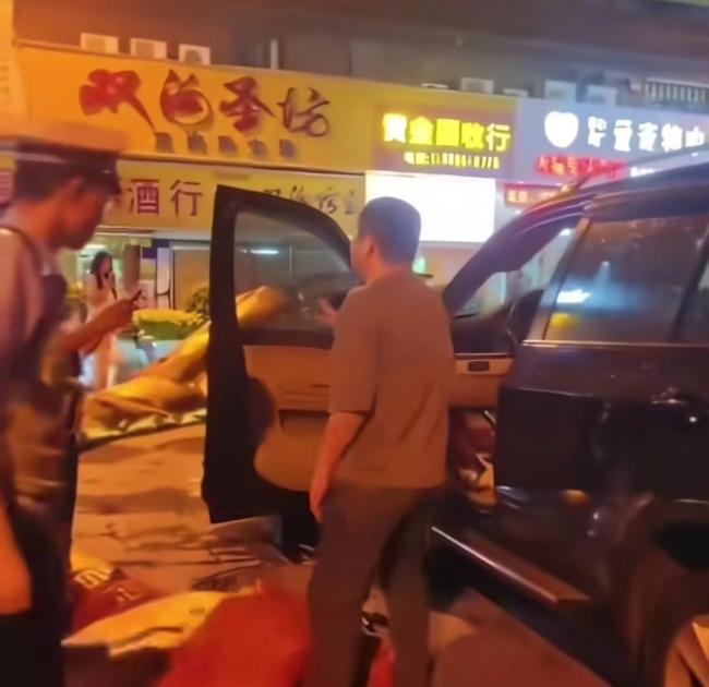 福建南安一寶馬酒駕連撞多人 悲劇引發(fā)深思