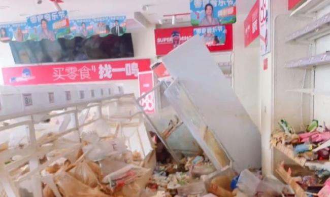 趙一鳴零食回應(yīng)門店物資遭哄搶