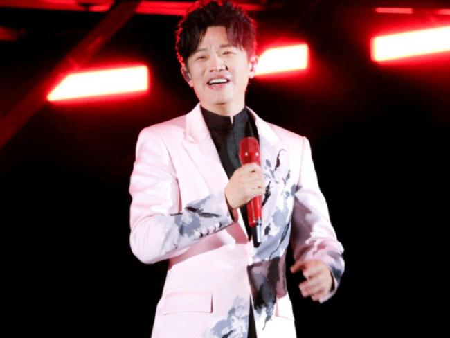 曾毅手表 从争议到公关滑铁卢