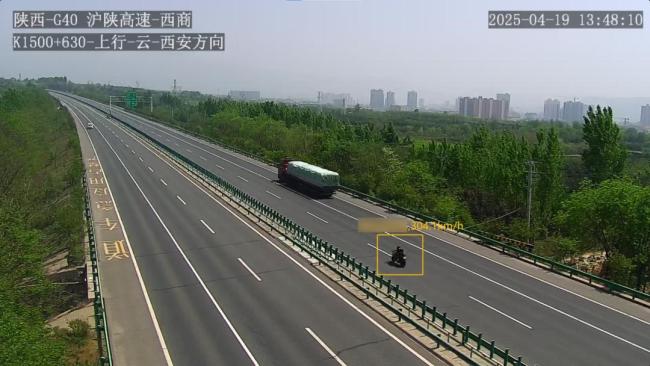 多人騎摩托在高速路飆車(chē)被抓 最高速度達(dá)304km/h