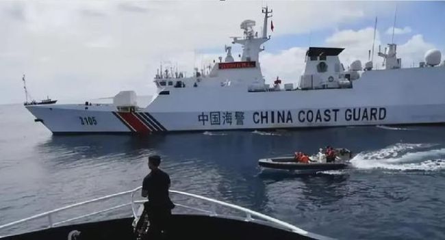 菲方侵闯黄岩岛 中方驱离画面曝光 中菲黄岩岛对峙升级