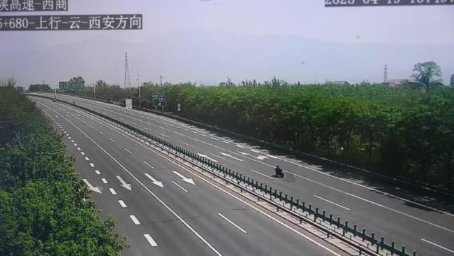 7名騎士高速路飆車其中1人還是寶媽 最高速度達(dá)304km/h
