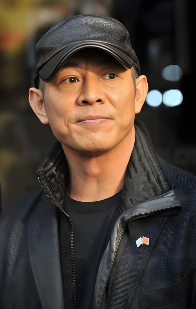 李连杰自曝可能患轻微自闭 投身公益寻价值
