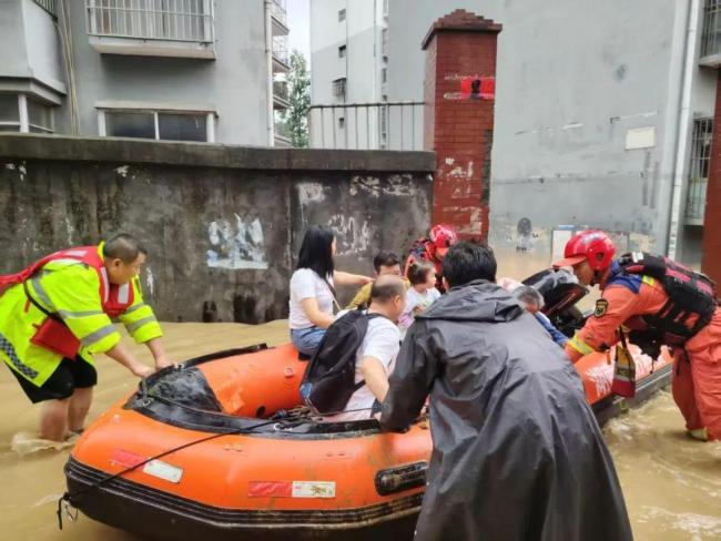 多地降雨破历史极值 湖南如何应对 消防紧急救援守护生命