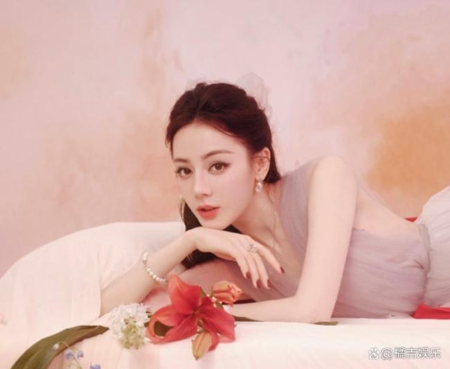 迪丽热巴工作室 造型 梦幻纱裙与刘涛经典发型融合