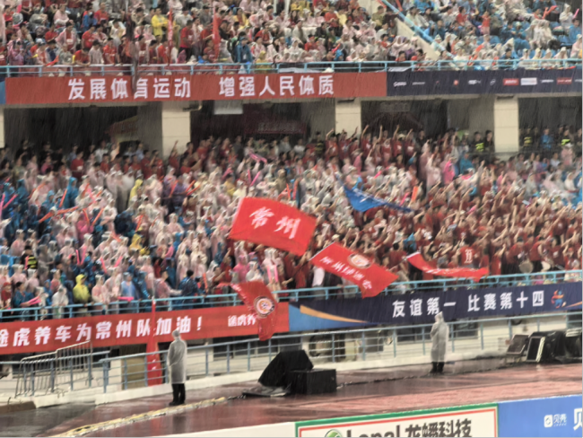 观看人数破纪录，赞助商抢席位！“苏超”距离拿下千万元冠名商还有多远？