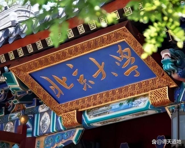 高考700分男生查分满脸淡定 学霸的从容态度