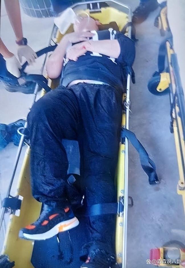 姜濤墜海獲救現(xiàn)場：渾身濕透被抬走，經紀人澄清非自殺