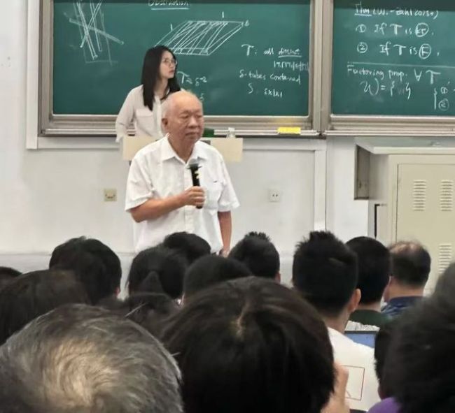 王虹清华大学开讲 数学讲座座无虚席