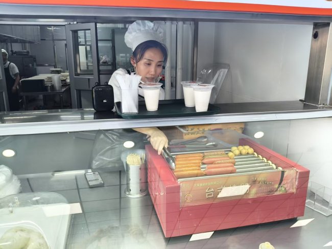 延边大学食堂阿姨：只想安心做饭 走红后婉拒采访