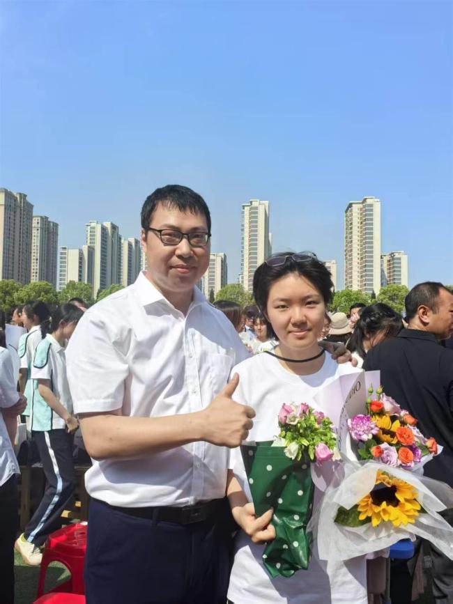 一班三个高分屏蔽考生，查到成绩班主任嘴角压不住了鼓掌狂喜