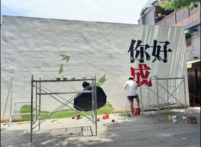 泡泡瑪特稱成都網(wǎng)紅涂鴉侵權(quán) LABUBU替換花花引發(fā)爭議