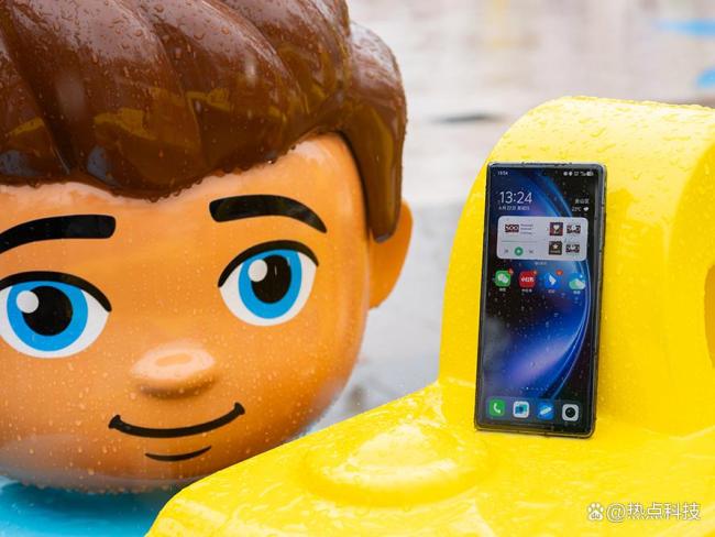 vivo X Fold5上手體驗 輕薄大屏的雙持快樂源泉