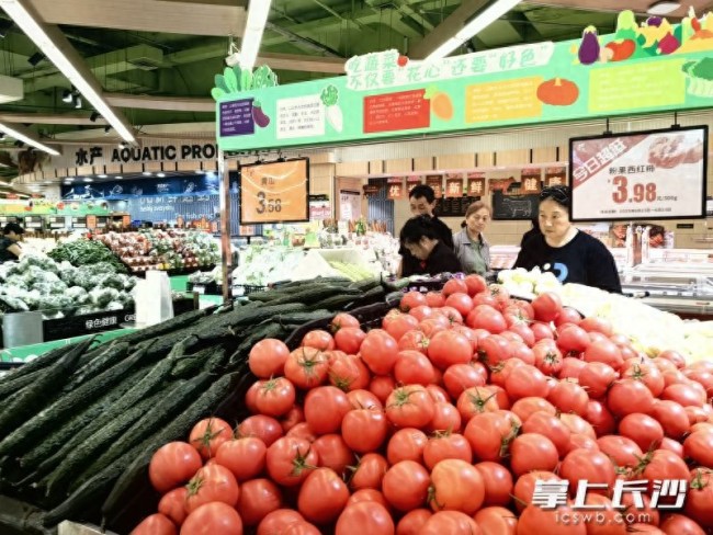 “1元菜”重现长沙菜市场，暑天菜篮子货丰量足！