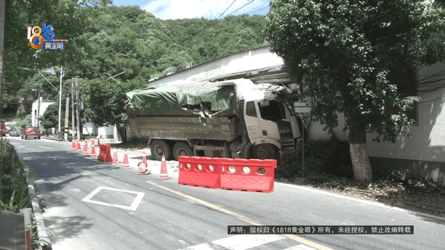 渣土车撞进民房车主说拿不出钱：一声巨响渣土车撞进房子