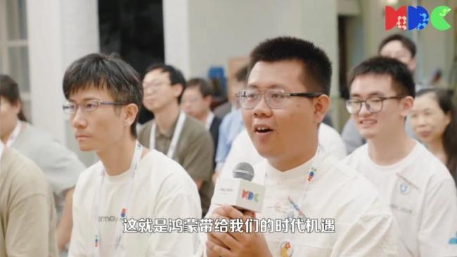 零基礎(chǔ)文科生逆襲,！00后用鴻蒙開發(fā)者兩星期賺出一臺(tái)折疊屏