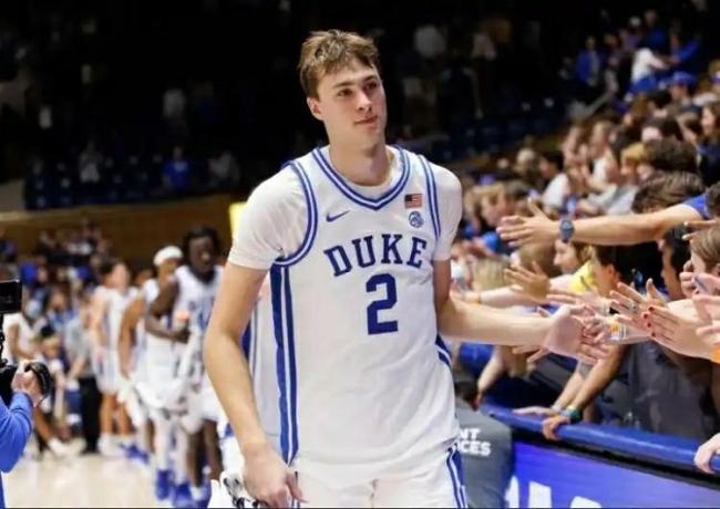 狀元秀弗拉格何許人也,？綽號(hào)“白人詹姆斯”,，被看作NBA下個(gè)門(mén)面球員 獨(dú)行俠未來(lái)之星