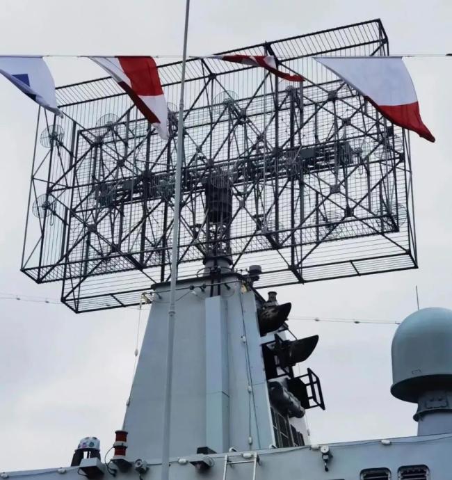 伊朗防长登上中国驱逐舰参观 或有意采购中制武器