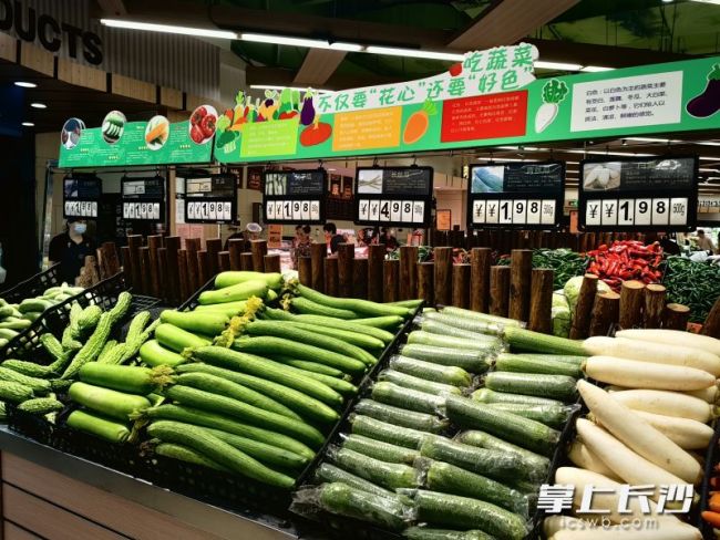 “1元菜”重現(xiàn)長沙菜市場，暑天菜籃子貨豐量足,！