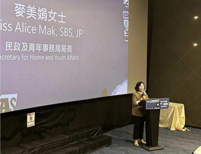 香港00后區(qū)議員跨界參選港姐 兼顧職責(zé)引熱議