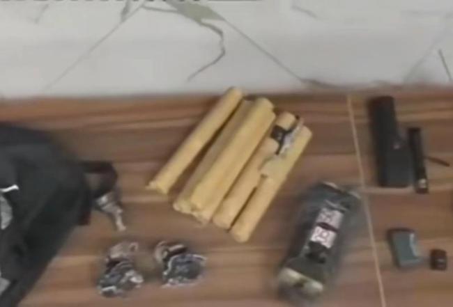 伊朗展示被捕摩萨德破坏小组武器！