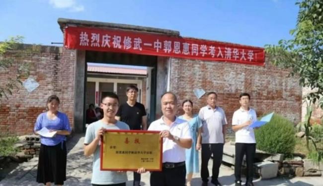 退學(xué)北大考清華男生稱學(xué)護(hù)理屈才了 專業(yè)選擇引爭(zhēng)議
