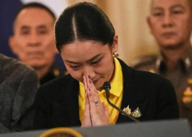 泰國總理佩通坦面臨怎樣執(zhí)政危機(jī) 電話門引發(fā)政壇動蕩