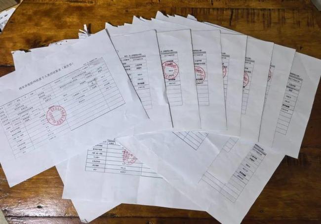 妻女患癌 95后丈夫直播跳舞赚治疗费 感人亲情故事背后