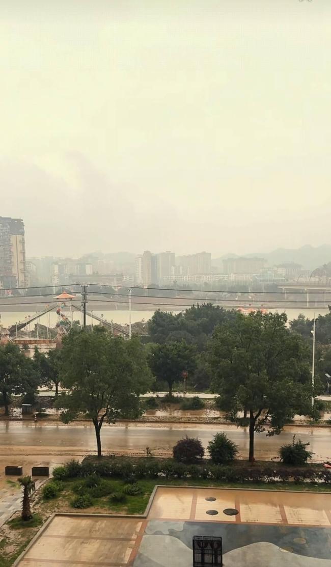 貴州榕江拉響全城警報 暴雨紅色預(yù)警發(fā)布