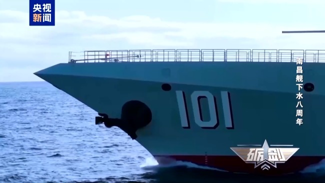 它是航母編隊(duì)的“帶刀侍衛(wèi)”，以一對(duì)二逼退外艦,！