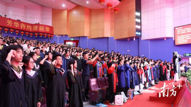 廣東海洋大學(xué)近萬名學(xué)生畢業(yè) 揚(yáng)帆起航向未來