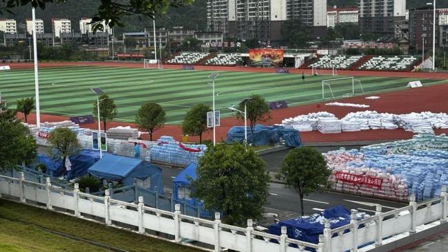 榕江堵车严重很多人走路撤离 洪水迫使市民紧急转移
