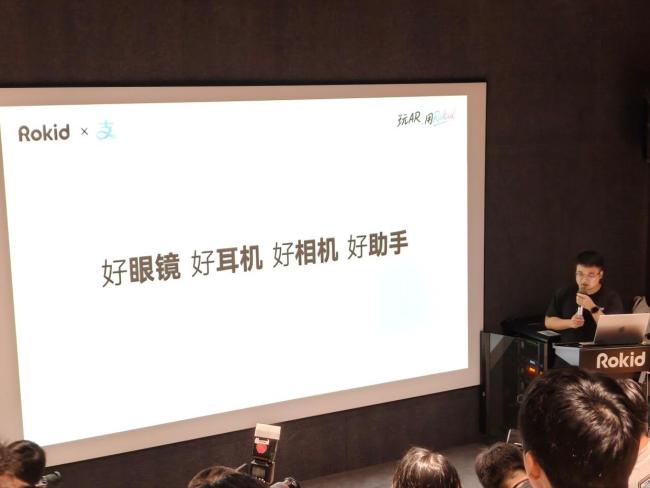 小米AI眼镜靠性价比爆发 点燃行业期待
