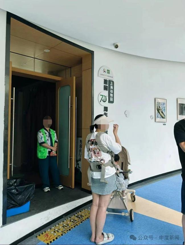 10月齡嬰兒在展館內(nèi)喝奶瓶被趕出 文明觀展與人情味的碰撞