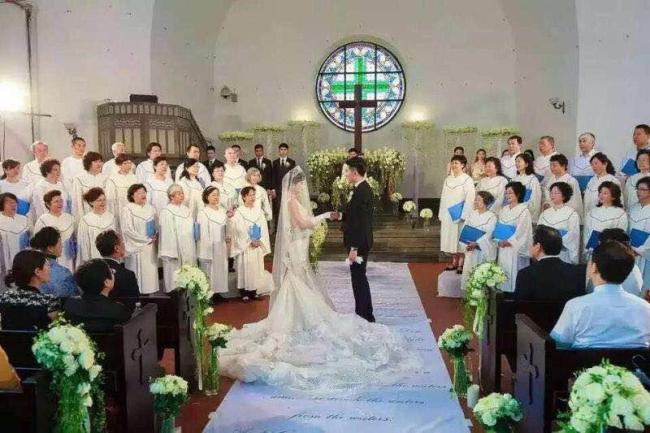 90歲婚紗設(shè)計(jì)師守護(hù)中式婚禮文化 喚起傳統(tǒng)婚俗尊重