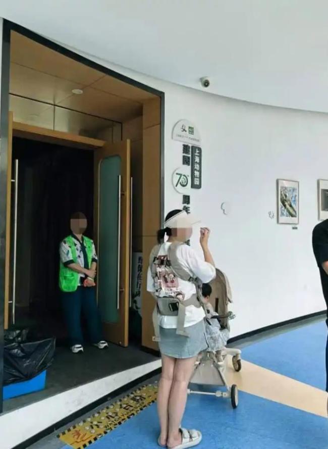 评论员谈婴儿在展馆内喝奶瓶被赶出 规则与人情的碰撞