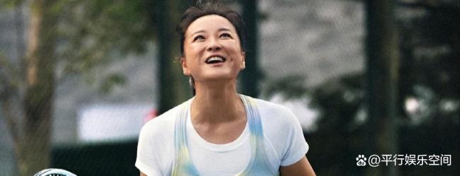賈玲和汪順打網(wǎng)球 身材苗條活力滿滿 代言運(yùn)動(dòng)品牌展風(fēng)采