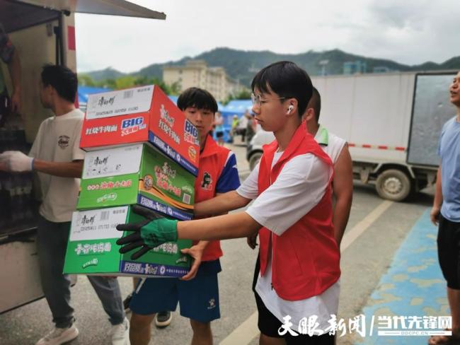 高三学子汗洒榕江清淤一线 青春力量助力灾后重建