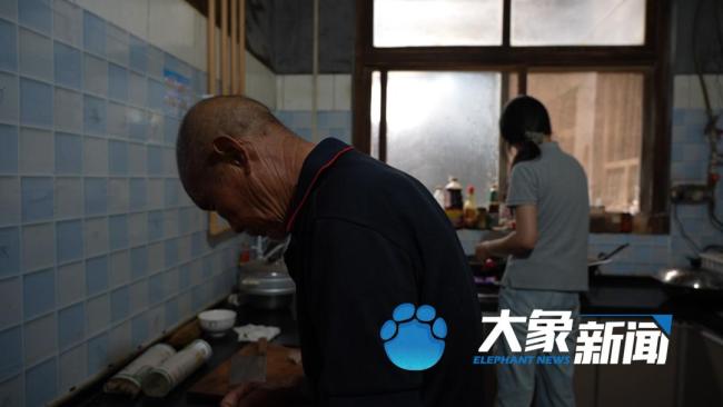 河南27岁“卖菜西施”吸粉超600万 乡音响彻太行山下