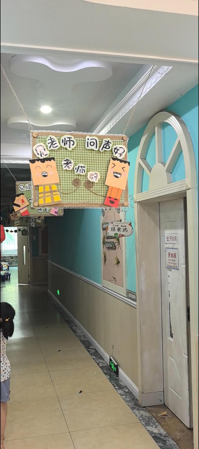 湖南一幼儿园突然停业家长排队退费 学费去向成谜