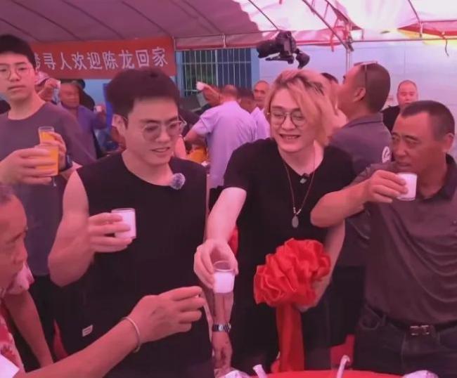 兒子同意認(rèn)親爸爸激動又心痛 有輕微抑郁差點輕生