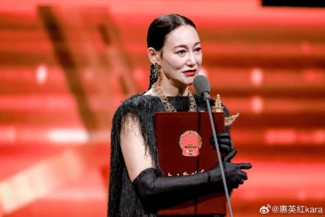 65歲惠英紅稱曾因抑郁5年沒法出門,！完成金像、金馬,、華表“三金大滿貫”