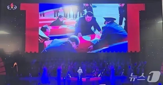 金正恩疑似悼念在俄阵亡军人画面 ，农夫山泉钟睒睒34亿投资山西女首富 进军医美领