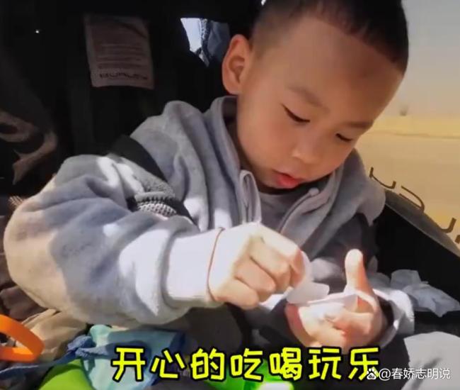 父母花50萬帶5歲兒子騎游41國 英語零進(jìn)步引爭議