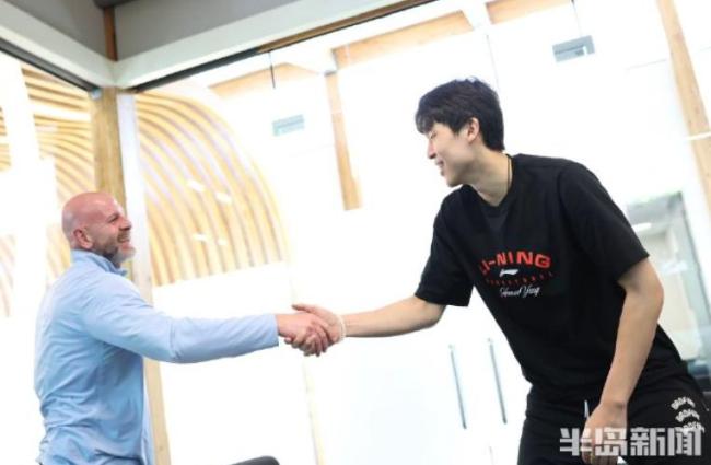 杨瀚森正式与开拓者完成签约 开启NBA新征程