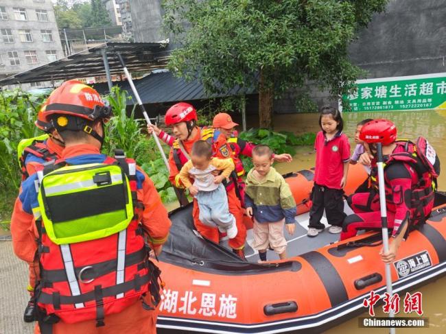湖北咸豐緊急轉(zhuǎn)移1.8萬余人 暴雨引發(fā)內(nèi)澇救援