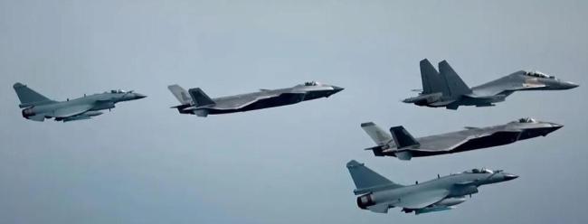 当歼-20遇到F-35谁的作战性能更强 五代机技术暗战