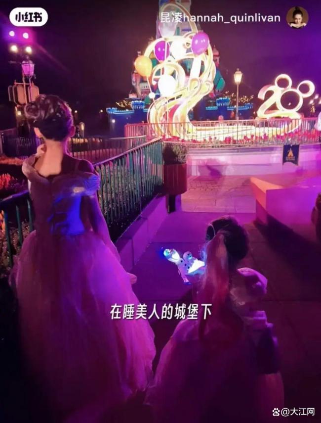 周杰伦昆凌大女儿迪士尼庆生 梦幻公主照纪念成长