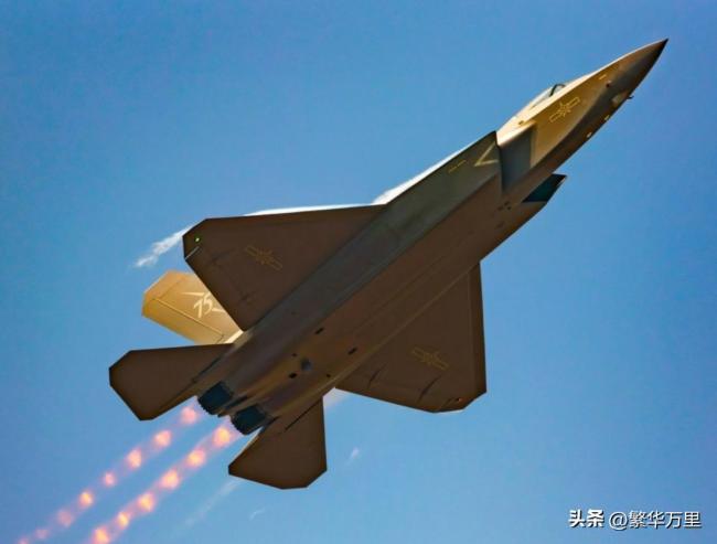 殲-15和殲-15T區(qū)別在哪？